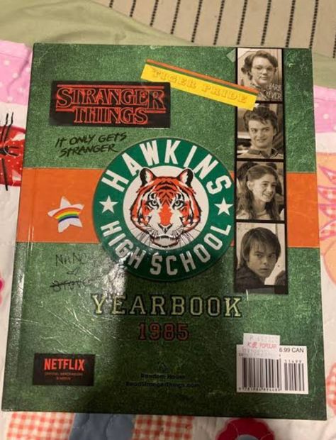 Stranger Things Merch Aesthetic, Hawkins High School Yearbook, Stranger Things Yearbook, Stranger Things Book, Retro Room Ideas, Hawkins High School, Stranger Things Funko Pop, Stranger Things Merch, Hipster Drawings