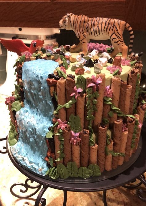 Jaguar Birthday Cake, Zoo Cake Ideas, Jungle Cake Ideas, Wild Animal Cake, Marscapone Frosting, Jungle Themed Cake, Safari Birthday Cake, Zoo Animal Cakes, Jungle Theme Cake