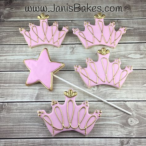 Princess Cookies Ideas, Crown Royal Icing Cookies, Princess Crown Cookies Decorated, Crown Biscuits, Crown Sugar Cookies, Royal Fiveness, Sleeping Beauty Birthday Party, Girly Cookies, Crown Cookies