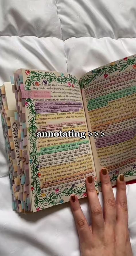 Book Margin Notes, Book Annotation Highlight Key, Annotated Books Aesthetic Dark Academia, Book Analysis Aesthetic, How To Tab Books, Aesthetic Writing Notes, Annoting Book, Book Anottations Ideas, Annotating Books Key