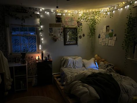 room inspo Dr Room Claims, Dark Furniture Bedroom Aesthetic, Basement Room Aesthetic, Room Chill Corner, Room Claims For Dr, Basement Bedroom Aesthetic, Small Room Ideas Aesthetic Grunge, Room Inspiration Dark, Room Inspo Dark