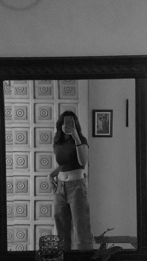 Buggy Jeans, Jeans And Crop Top Outfit, Mirror Selfie Instagram, Jeans Crop Top, Crop Top Outfits Summer, Crop Top Outfit, Crop Top With Jeans, Inspo Instagram, Top Outfit