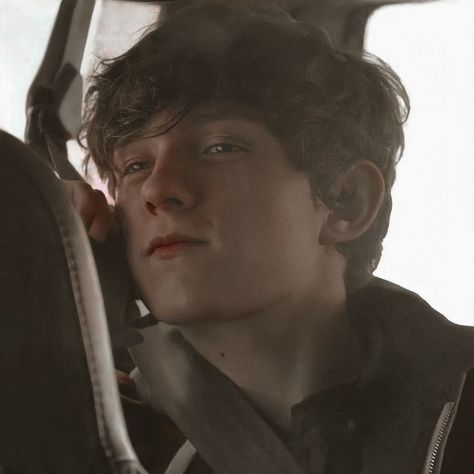 Tom Holland, Holland, Spiderman, Wattpad, Marvel, Books, Hair, Black