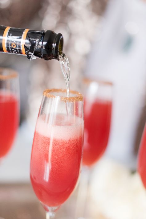 Pomegranate Blood Orange Prosecco Sparkler - prosecco, sugar rims and bright San Pellegrino make this drink a simple stunner Pellegrino Drinks Recipes, San Pellegrino Cocktails, Prosecco Drinks, Blood Orange Recipes, Blood Orange Cocktail, Prosecco Cocktails, Banana Milkshake, Orange Cocktails, Party Dips