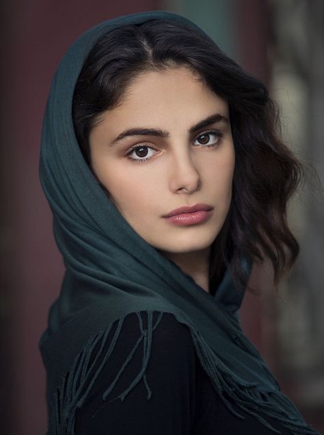 Young Turkish Woman - By Serdar Sertce Innocent Beauty, Persian Women, Eyebrow Growth Serum, Iranian Beauty, Foto Portrait, Women Face, Female Character Inspiration, Turkish Beauty, Art Portrait