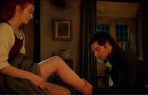 Last night's episode of Poldark saw the Cornish hero redeem some very poor behaviour with a pair of new stockings and a gentle hand...which got many viewers hot under the collar Ross Poldark Demelza, Poldark Demelza, Poldark Series, Demelza Poldark, Ross And Demelza, Aiden Turner, Eleanor Tomlinson, Ross Poldark, Bbc Tv Series