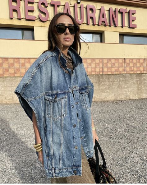 Laura Eguizabal, Cape Outfit, Denim Inspiration, Cape Jacket, Zara Jackets, Casual Dress, Cape, Shirt Dress, Jackets & Coats