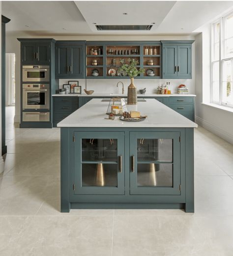 Mashup Monday 7: Inspired English Kitchen Details from Tom Howley - Slave to DIY Desain Pantry Dapur, Green Kitchen Inspiration, Modern Köksdesign, Tom Howley, Dark Green Kitchen, Green Kitchen Designs, Desain Pantry, Open Plan Kitchen Dining, Kitchens Luxury