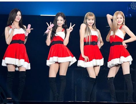 Blackpink Kim JISOO on Instagram: “My mean girls because they MEAN everything to me 😂 get it????? It was pun-ny 😂 . . . . #creditstoowner #blackpink #jisoo…” Shin Yuna, We Heart It, Romance, Lost, Christmas