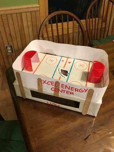 Hockey Valentines Boxes For Boys, Hockey Rink Valentines Boxes, Hockey Valentine Box Ideas, Hockey Valentines Ideas, Hockey Valentines Boxes, Easy Valentines Day Boxes, Hockey Valentines Cards, Valentines Day Boxes, Kid Valentines