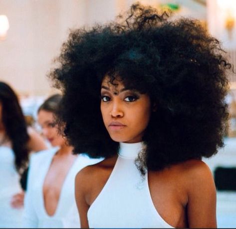 Is It Bad To Wear Your Hair In An Afro Every Day? Read the article here - http://www.blackhairinformation.com/general-articles/tips/is-it-bad-to-wear-your-hair-in-an-afro-every-day/ Afro Shapes, Big Afro Hair, Big Afro, Big Hair Dont Care, Afrikaanse Mode, Beautiful Natural Hair, Pelo Afro, Black Inspiration, Natural Hair Beauty