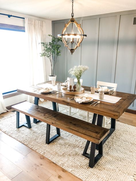 Rectangle Dining Table Decor, Modern Oak Kitchen, Dining Room Refresh, Christmas Dining Room Decor, Rectangle Dining Room Table, Dining Room Accent Wall, Easy Table, Homestead Ideas, Dining Room Centerpiece