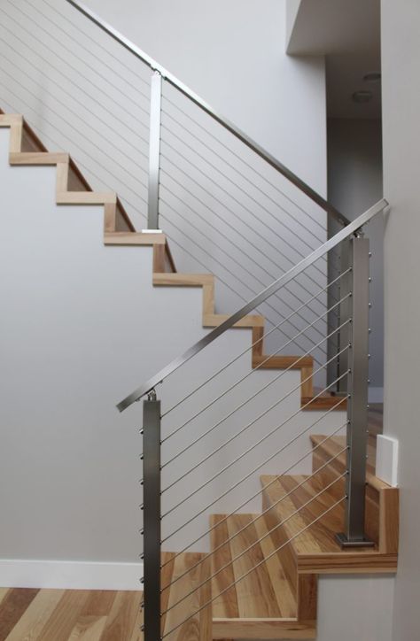 Layout Bedroom, Indoor Railing, Steel Railing Design, Stainless Steel Cable Railing, Modern Stair Railing, Staircase Railing Design, Stairs Design Interior, Balcony Railing Design, Stainless Steel Railing