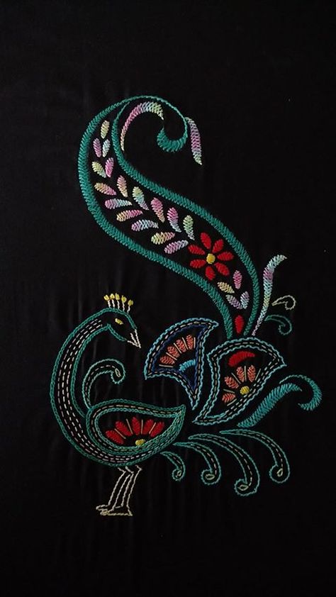 Soft Shading, Peacock Embroidery Designs, Ideas Embroidery, Kantha Embroidery, Redwork Embroidery, Hand Embroidery Videos, Embroidery Works, Hand Embroidery Projects, Embroidery Neck Designs