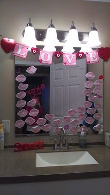 Valentine’s Day Bathroom Decor, Valentines Day Bathroom Decor, Valentines Bathroom Decor, Holiday Room Decor, Diy Valentines Day Wreath, San Valentine, Diy Valentine's Day Decorations, Valentine's Decor, Holiday Room