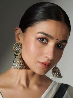 Sleek Bun Indian, Silver Saree Makeup Look, Alia Bhatt Earrings, Alia Bhatt Makeup, Jhumka Collection, Aliya Bhatt, Soft Bridal Makeup, Indian Makeup Looks, Draw With Me