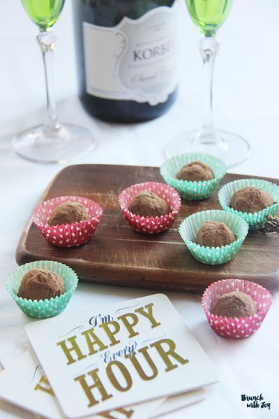 brunchwithjoy_champagnetruffles_0215_5 Diy Alcohol Gifts, Gift Recipes, Diy Alcohol, Champagne Truffles, Alcoholic Desserts, List Of Vegetables, Sunday Suppers, Alcohol Gifts, Chocolate Truffles