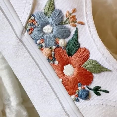 ✂️EMBROIDERY VIDEO TUTORIALS✂️ on Instagram: “Artist @knittyknotts Check out the link in our profile to get FREE EMBROIDERY PATTERN for BEGINNERS and for more useful resources such…” Embroidery Shoes Diy, Embroidery Video, Embroidery Shoes, Embroidery Videos, Embroidered Shoes, Embroidery On Clothes, Cute Embroidery, Embroidery Patterns Free, Hand Embroidery Art