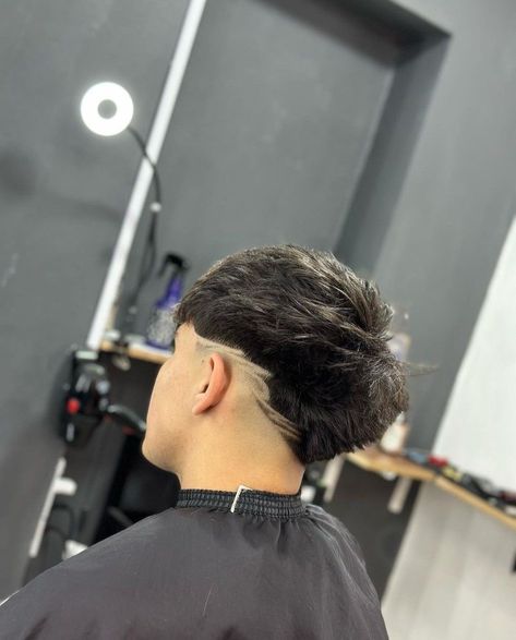 Drop Fade Design, Mid Fade En V, Corte Freestyle, Barber Pictures, Crew Cut Hair, Fade Haircut Designs, Boys Haircut Styles, Mid Fade Haircut, Short Hair Designs