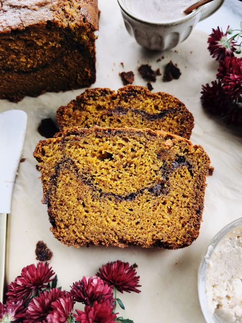 Cinnamon Swirl Pumpkin Bread with Warm Spices – Moist, Sweet, and Easy Fall Recipe Cinnamon Swirl Pumpkin Bread Recipe, Pumpkin Bread Recipe Moist, Cinnamon Loaf Recipe, Cinnamon Loaf, Cinnamon Pumpkin, Easy Autumn Recipes, Swirled Bread, Fall Recipe, Pumpkin Bread Recipe