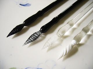 Glass Quill Pen, Glass Calligraphy Pen, Cool Pens, Letters Ideas, Glass Dip Pen, Glass Pen, Stylish Pens, Quill And Ink, Pig Pen