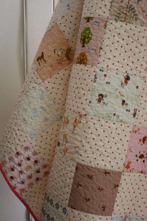 Quilted Bedding Aesthetic, Embroider Quilt, Korean Quilt, Kawaii Quilt, Aesthetic Quilts, Quilt Aesthetic, Homemade Quilts, Cute Quilts, Fabric Projects