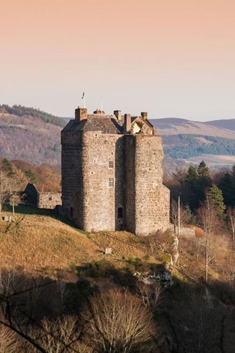 Neidpath Castle isn't open to the public. Is there any better way to glimpse the magic inside than to get married here? Wedding Venues Scotland, Unusual Wedding Venues, Unusual Weddings, Best Wedding Venues, Monument Valley, Got Married, Scotland, Getting Married, Castle