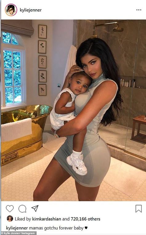 Kylie Jenner And Stormi, Moda Kylie Jenner, Kylie And Stormi, Kylie Stormi, Kylie Jenner Fotos, Kylie Travis, Trajes Kylie Jenner, Estilo Kylie Jenner, Stormi Webster