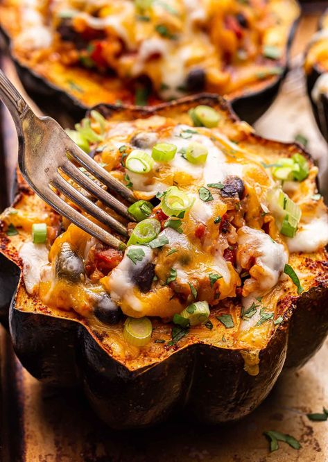 Squash Recipes Keto, Acorn Squash Recipes Healthy, Black Bean And Rice, Stuffed Acorn Squash, Acorn Squash Recipes, Vegetarian Meal, Acorn Squash, Veggie Side Dishes, Recipes Keto