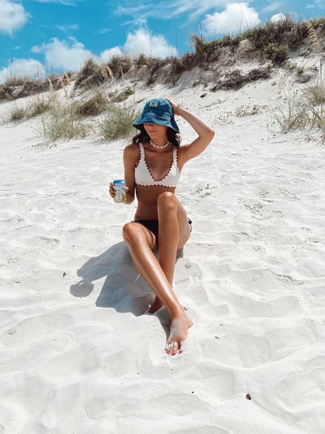 Aesthetic Bucket Hat, Bucket Hat Aesthetic, Bucket Hat Girl, Photo Ideas Poses, Beach Vsco, Beach Photo Ideas, Hat Aesthetic, Happy Photos, Inspiration Aesthetic