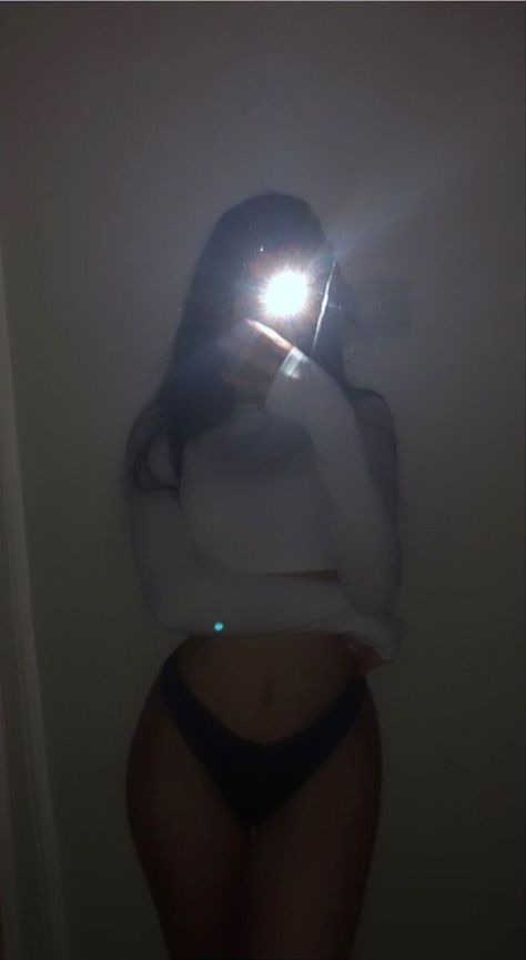 Fake Selfie Mirror, Mirror Back Pics, Pics For Snapchat, Snapchat Pics Ideas, Mirror Pic Snap, Fake Snapchat Pics, Pics In Mirror, Hot Girly Pops Icon, Snapchat Mirror Pics