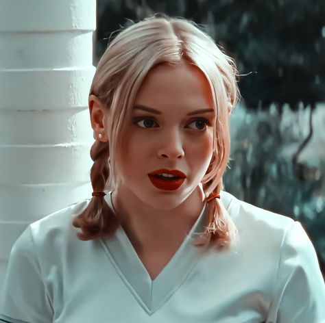 Scream Characters 1996, Rose Mcgowan 90s Scream, Tatum Scream Icon, Scream 1996 Tatum, Tatum From Scream, Tatum Riley Aesthetic, Scream Tatum Riley, Tatum Riley Icons, Tatum Riley Scream