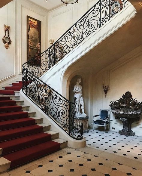 Indoor Railing, Entryway Stairs, Vintage Furniture Design, Condo Living Room, Classical Interior, House Shifting, Glam Living Room, Condo Living, Grand Homes