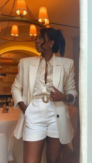 White Suits For Women Classy, Suits For Women Classy, White Suits For Women, Outfit Women Aesthetic, Executive Outfit, White Blazer Outfits, Accessories Wardrobe, Classy Lifestyle, Best Fashion Outfits