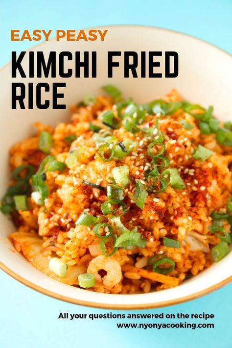 15 minutes easy Korean kimchi fried rice for a quick and delicious meal after a long day at work. Primarily made with kimchi and rice along with vegetables, chicken or other types of meat. Rice And Kimchi Recipe, Kimchi Fried Rice Easy, Chicken With Kimchi, Kimchi Dishes, Kimchi And Rice, Korean Buffet, Kimchi Fried Rice Recipe, Kimchi Recipes, Quick Kimchi