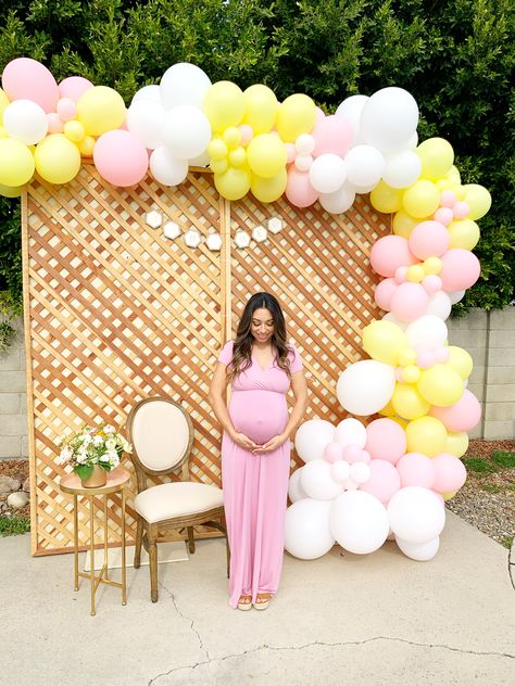 Pink Yellow White Balloon Arch, Yellow Pink Party Decorations, Lemon And Pink Baby Shower Theme, Lemonade Baby Shower Theme Girl, Yellow And Pink Baby Shower Ideas, Pink Lemonade Baby Shower Theme, Pink Lemonade Baby Shower Ideas, Lemonade Baby Shower Theme, Pink And Yellow Baby Shower Ideas