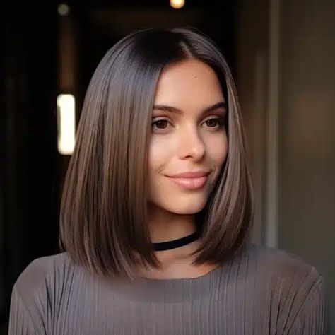 Beveled Haircut Medium, Chocolate Lowlights, Brown Mid Length Hair, Hairstyle Black Hair, 1990s Hair, Medium Hair Up, Collarbone Length Hair, Black Hair Types, Side Fringe