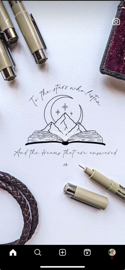 Acotar Book Tattoo Ideas, Sarah J Maas Quotes Tattoo, Acotar To The Stars Who Listen Tattoo, Acowar Tattoo Ideas, Valeris Tattoo Acotar, Don’t Let The Hard Days Win Acotar Tattoo, Bookish Best Friend Tattoos, Acotar Rhysand Tattoo, Acotar Fourth Wing Tattoo