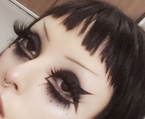 Eyebrows Piercing, Goth Eye Makeup, Funky Makeup, Punk Makeup, Alt Makeup, Swag Makeup, Alternative Makeup, Unique Makeup, Emo Makeup