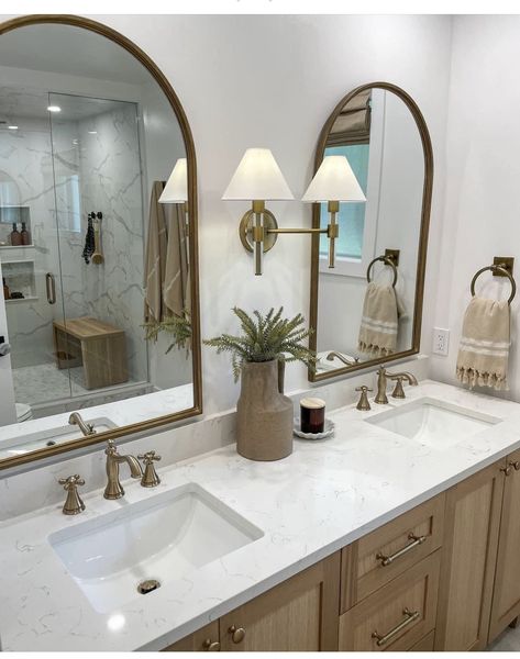 Bathroom Makeup Vanity Ideas Master Bath, Bathroom With Vanity Area, Bathroom Makeup Vanity Ideas, Kids Shared Bathroom, Gold Bathroom Fixtures, Bathroom Double Sink, Restroom Remodel, Teen Bathrooms, Bathroom With Makeup Vanity