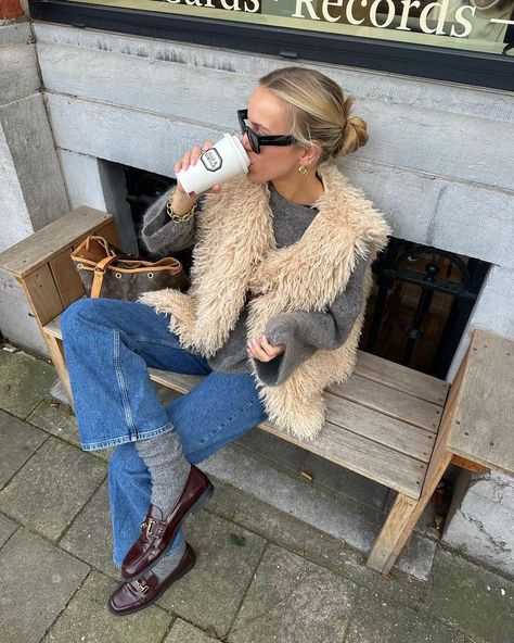 Boho Chic Winter Outfits, Boho Chic Outfits Winter, Boho Chic Aesthetic, Casual Dinner Outfit Summer, Dinner Outfit Fall, Chica Chola, Dinner Outfit Casual, Latina Outfits, Pose Inspiration