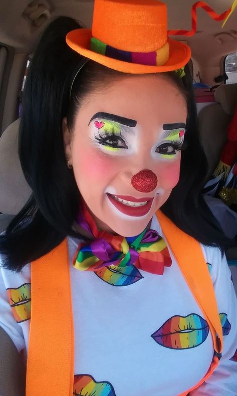 Easy Clown Makeup, Clown Costume Women, Clown Face Paint, Cute Clown Makeup, Auguste Clown, Carnival Games For Kids, Halloween Circus, Female Clown, Fiesta Outfit