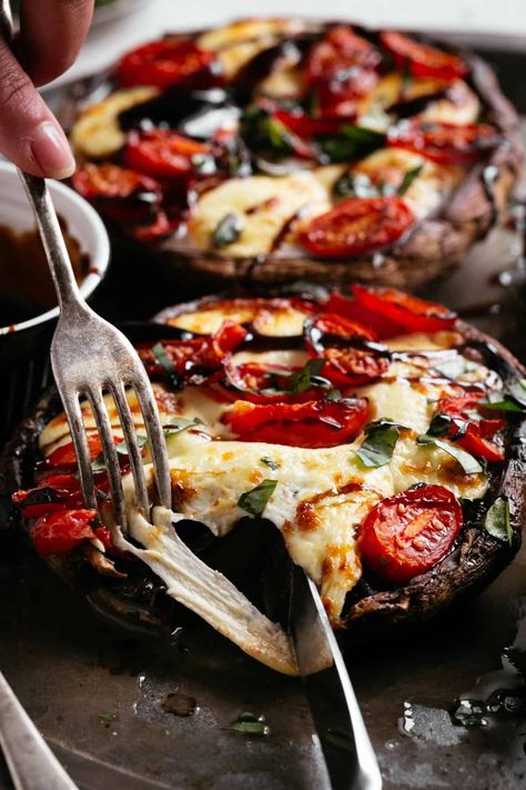 Caprese Stuffed Portobello Mushrooms - Cafe Delites Portabella Mushrooms Recipes, Mushrooms Roasted, Stuffed Portobello Mushrooms, Garlic Butter Mushrooms, Mushroom Recipes Healthy, Stuffed Portobello, Grilled Avocado, Yummy Dishes, Cafe Delites