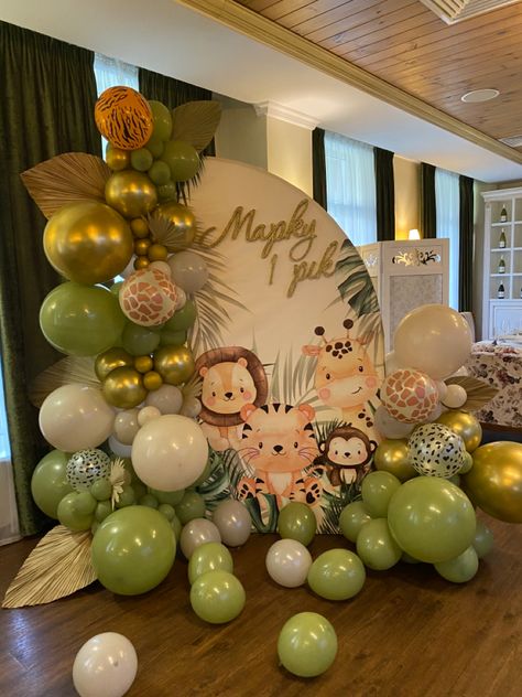 Safari Animal Birthday Party Decoration, Animal Theme Birthday Decoration, Birthday Themes Simple, Baby Safari Birthday Party, 1st Birthday Safari Theme, Safari Baby Theme, Birthday Decorations Simple, Decoracion Baby Shower Safari, Baby Shower Animal Theme