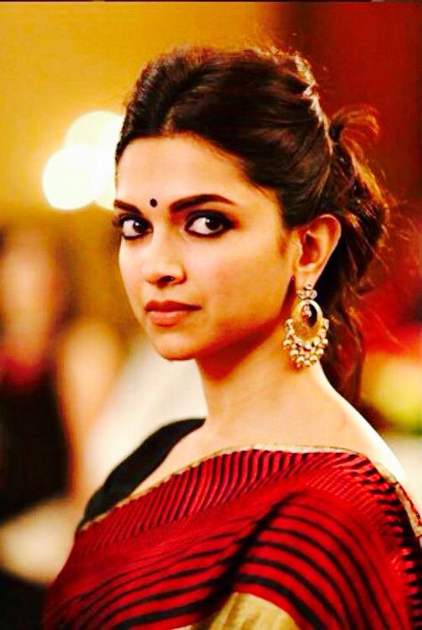 Deepika Padukone Deepika Padukone Piku, Deepika Padukone Saree, Deepika Padukone Hair, Dipika Padukone, Saree Hairstyles, Delhi Girls, Deepika Padukone Style, Indian Look, Indian Woman