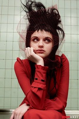 Joey King as The Goth Girl Cosplay Inspo, Lydia Deetz, Beetle Juice, Fancy Costumes, Joey King, Halloween Inspo, Halloween 2019, Halloween Make, Teen Vogue