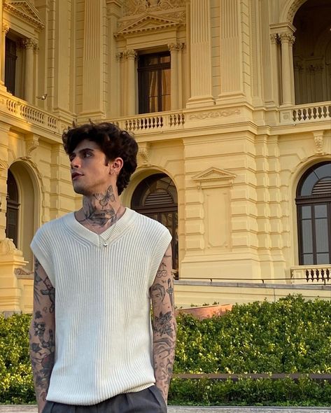 Outfit Cream, Look Back In Anger, Men Tattoos, Men Fashion Casual Outfits, La Fashion, Boys Top, Cute Fits, Outfits Aesthetic, Photo Inspiration