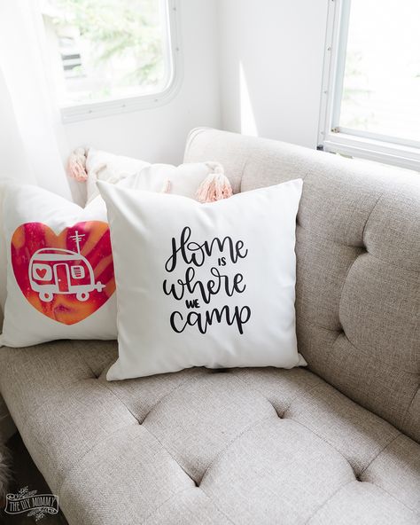 Learn how to make beautiful, professional looking throw pillows with Cricut Infusible Ink. Cricut Pillow Case Ideas, Pillow Case Ideas, Make Throw Pillows, Diy Mommy, Infusible Ink Transfer Sheets, Cute Bedroom, Comfortable Camping, Cricut Mat, Case Ideas