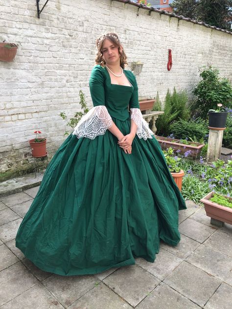 1800s Green Dress, Victorian Dress Green, Green Victorian Dress, 1700s Dresses, Midevil Dress, 1800s Dresses, Period Dresses, Ball Outfits, Rococo Dress