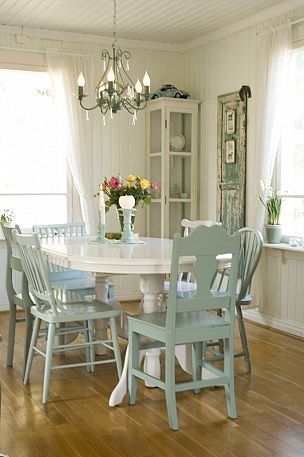 Rustic Chic Dining Room, Shabby Chic Kitchen Table, Shabby Chic Dining Room, Shabby Chic Chairs, Cottage Dining Rooms, Chic Dining Room, Shabby Chic Dining, Shabby Chic Table, Shabby Chic Living